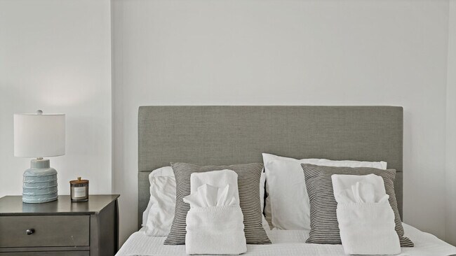 Building Photo - 1901 6th St NW