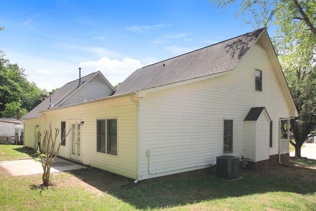 Building Photo - 6009 Burnt Mill Run