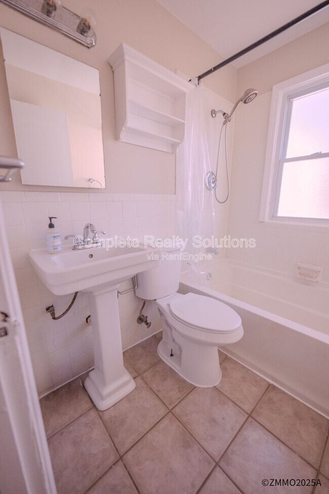 Building Photo - 10200 Tappan Dr