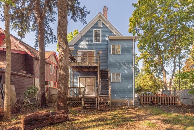 Building Photo - 1031 S Forest Ave