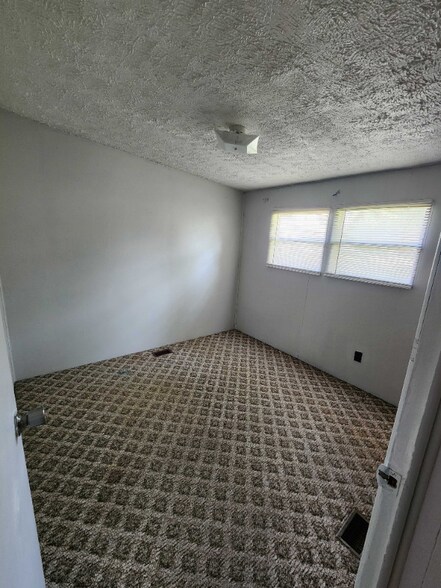 Building Photo - 201 Chamberlin Dr