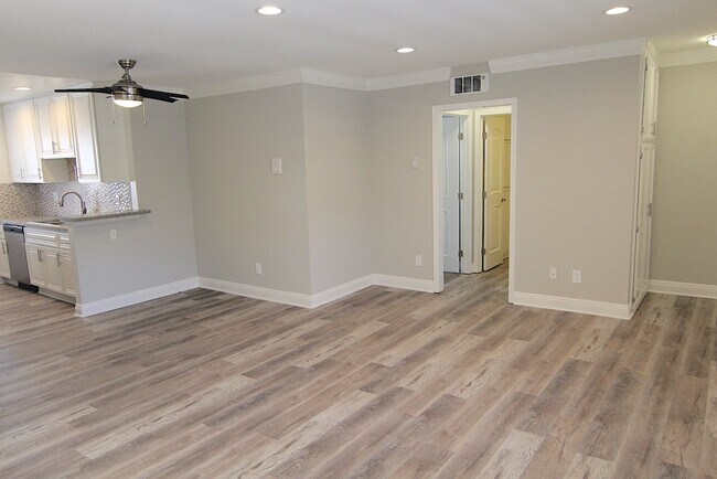 Building Photo - 1249 S Bundy Dr
