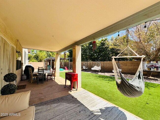 Building Photo - 727 W Mendoza Cir