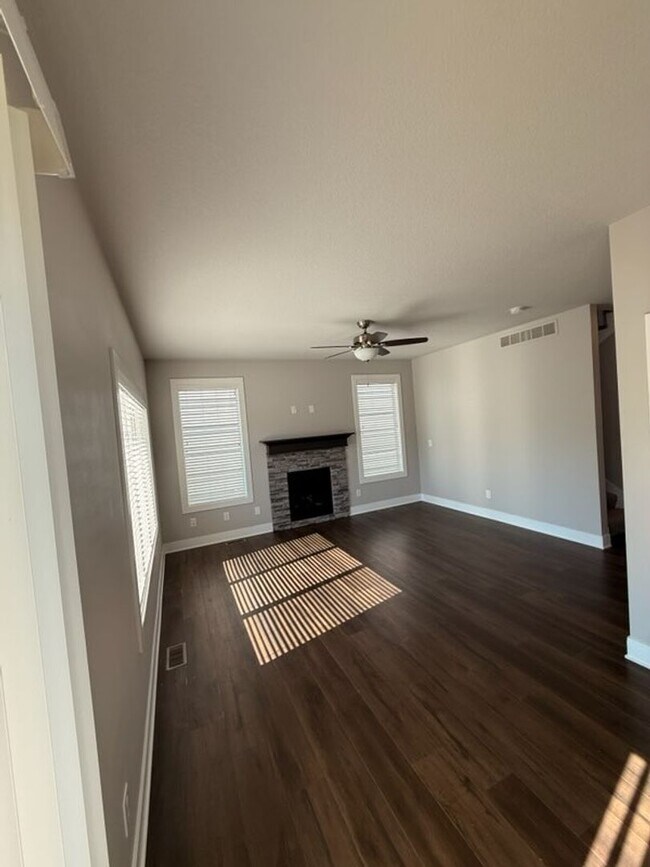 Building Photo - Beautiful 3 Bedroom Single Family Home in ...