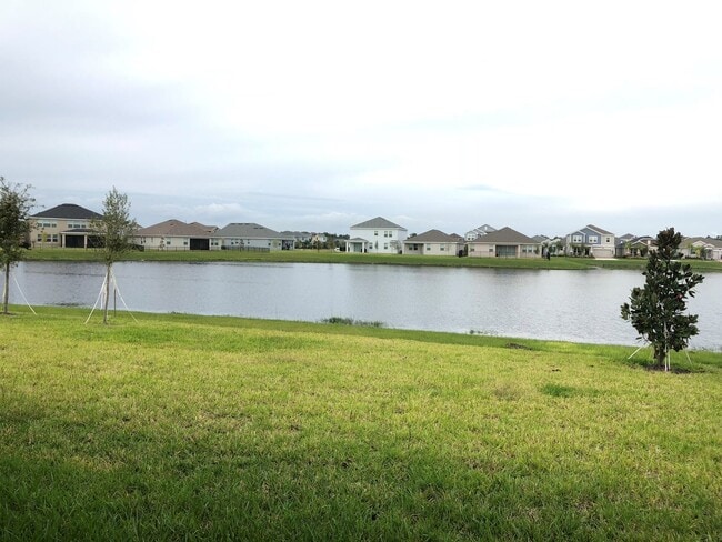 Building Photo - Lakefront Single Story 3/2 Home  FREE wash...