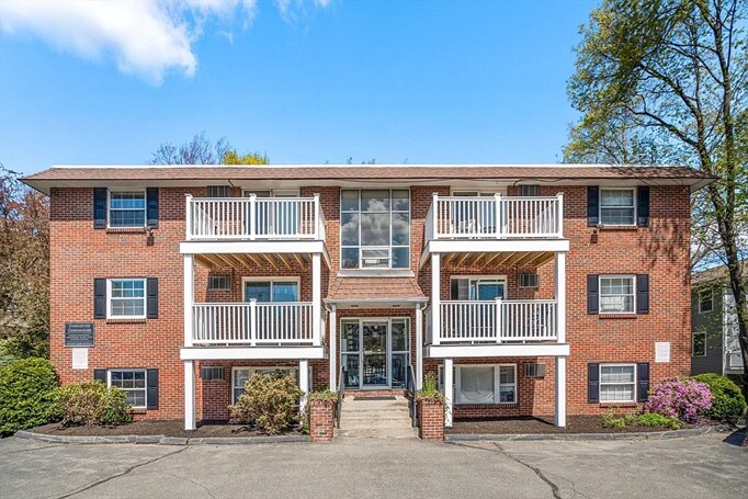 Building Photo - 99 Pleasant St