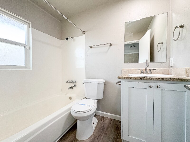 Building Photo - 1110 E Highland Ave