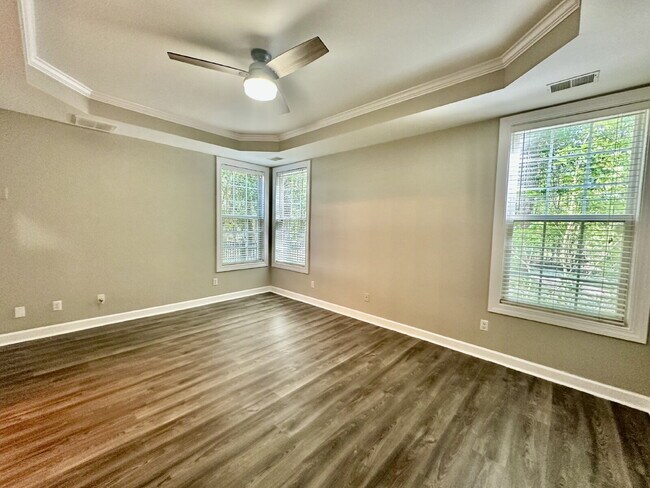 Building Photo - 4-Bedroom Home with Loft and Office for Re...