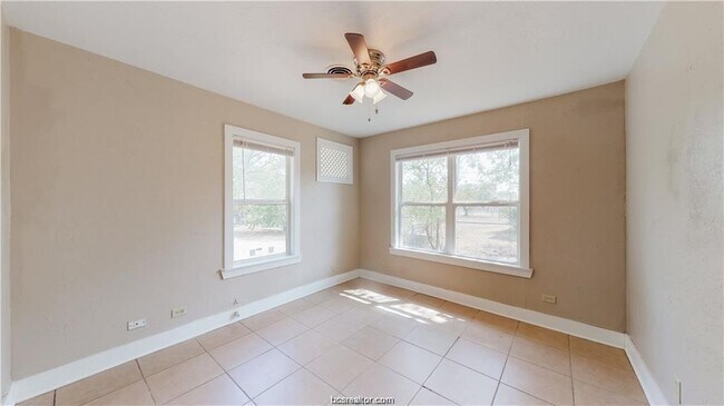 Building Photo - 202 Walton Dr