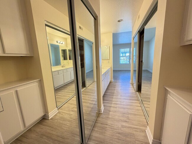 Building Photo - BEAUTIFULLY REFRESHED UPPER-LEVEL CONDO WITH GARAGE & RESORT-STYLE AMENITIES