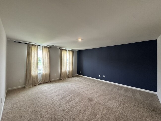 Building Photo - ***** $200 OFF FIRST MONTH RENT *****