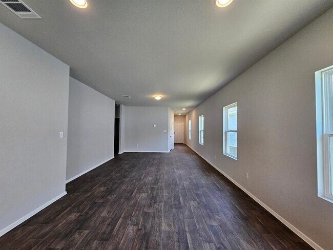 Building Photo - 110 Bluestem Dr