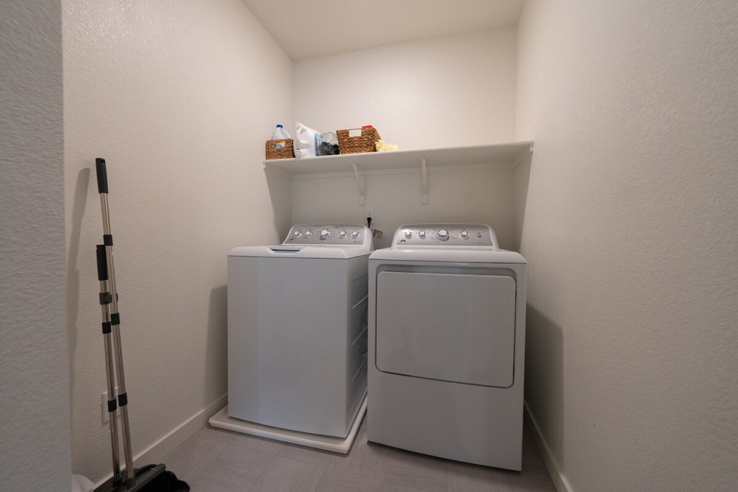 Building Photo - 6001 San Rafael Ln