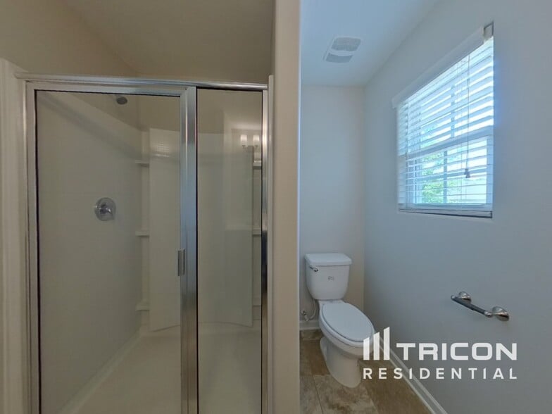 Building Photo - 2625 Meadow Crossing Dr
