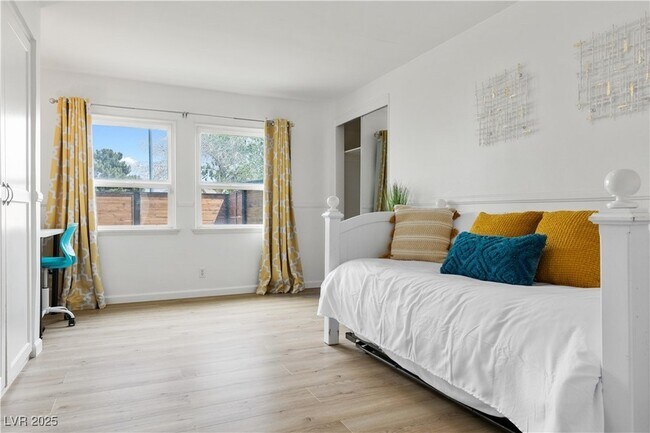 Building Photo - 1013 Francis Ave