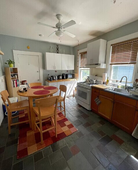 Primary Photo - 21 Haverford St