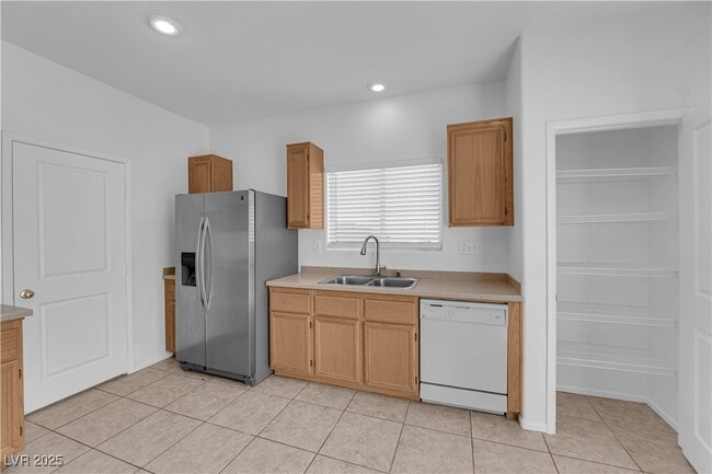 Building Photo - 6236 Halstead Ct