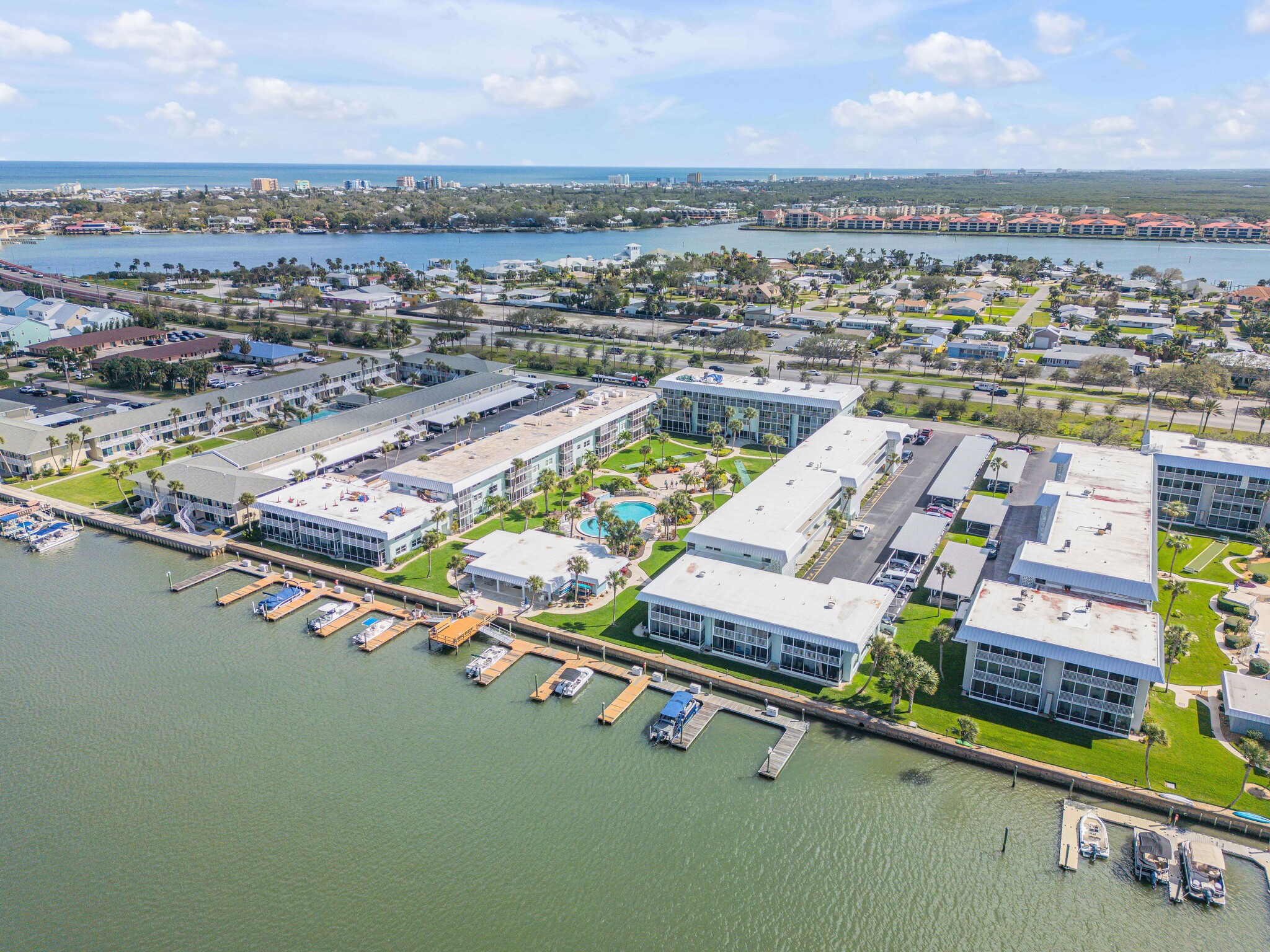 Building Photo - 325 N Causeway