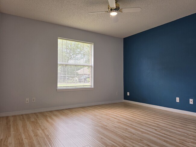 Building Photo - 6900 Calle De Caballero