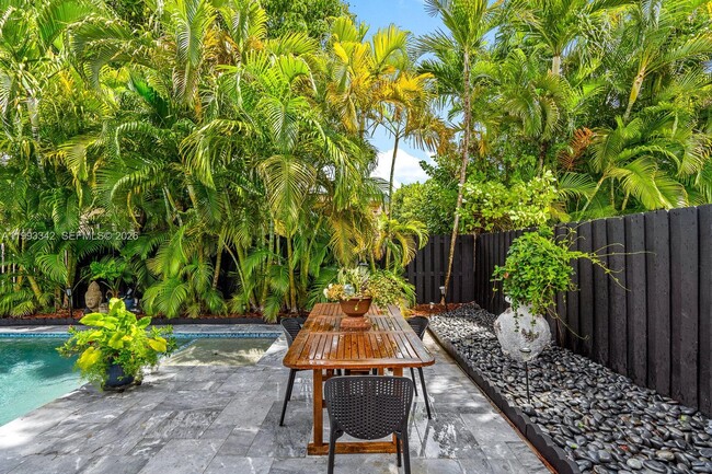 Building Photo - 9517 Bay Dr