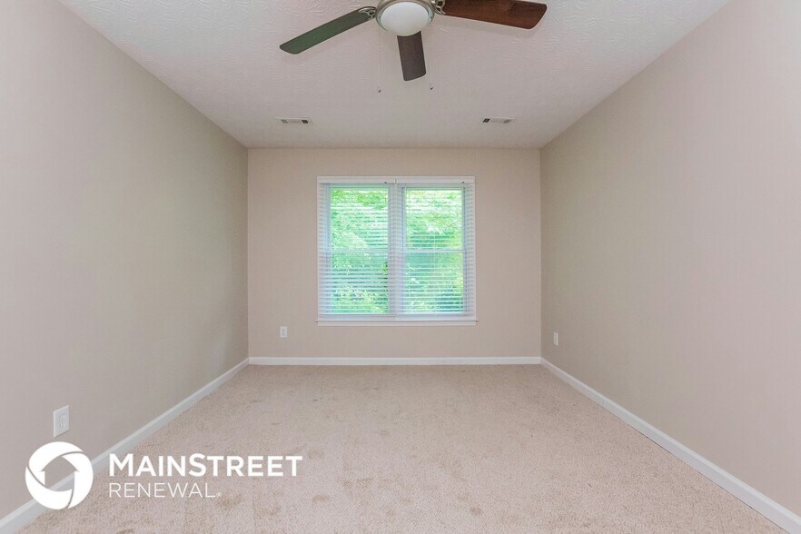 Building Photo - 8693 Collins Dr