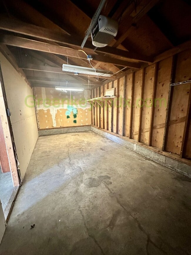 Building Photo - 2-Bedroom 2-Bathroom House in NE Portland,...