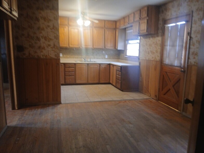 Building Photo - 2413 Poplar St