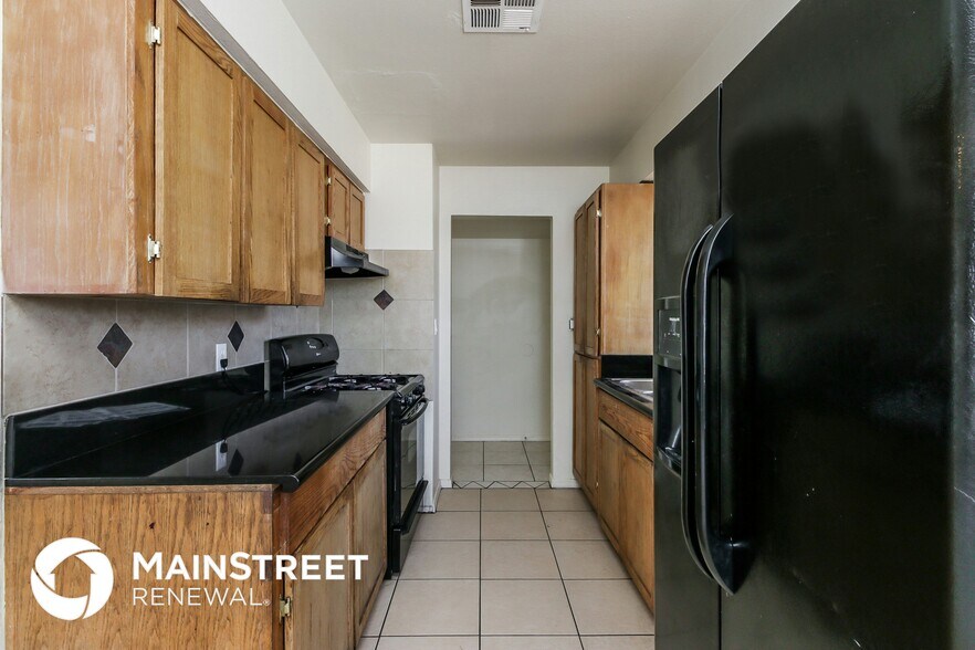 Building Photo - 2027 W Chambers St