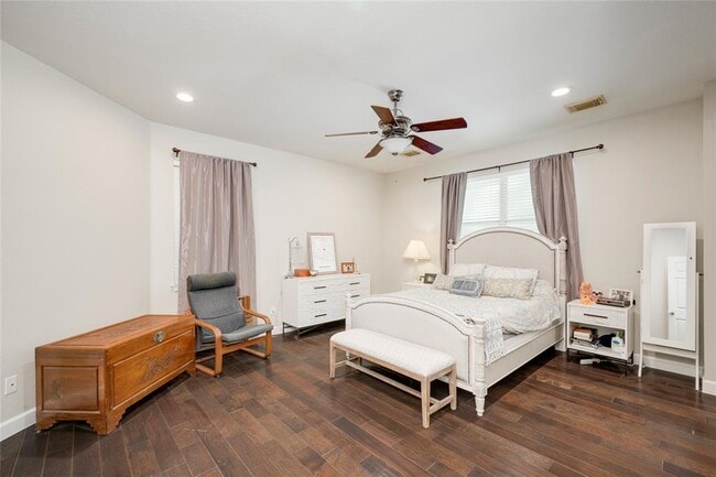 Building Photo - 2729 Kinney Oaks Ct