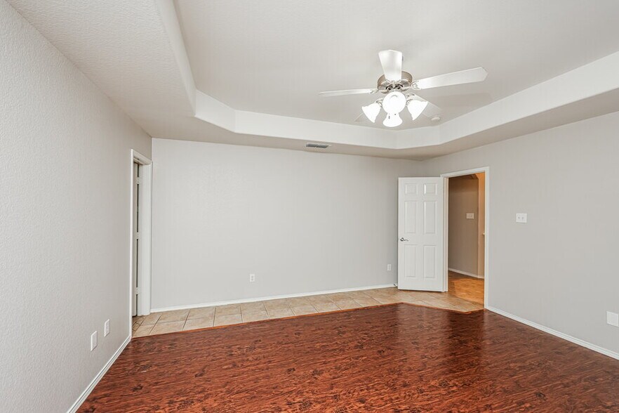 Building Photo - 900 Diann Cir