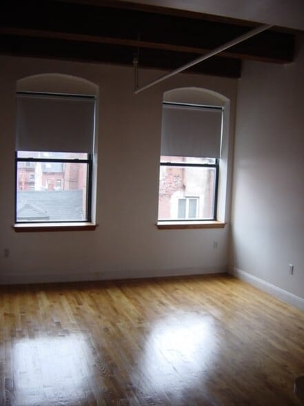 Building Photo - 9 Knapp St