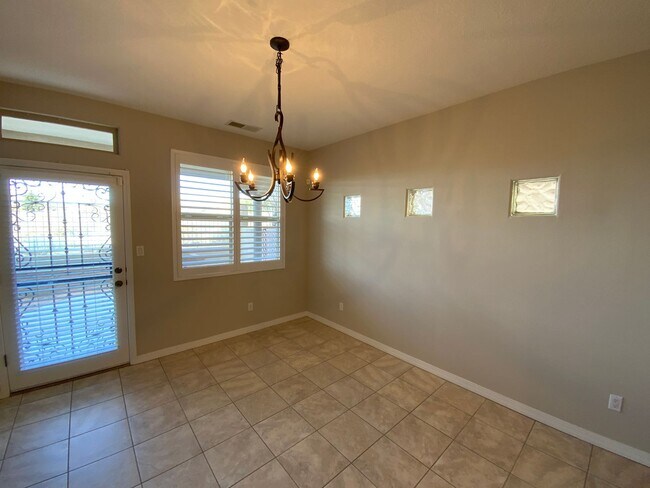 Building Photo - 3 Bedroom Townhome Available Near Wyoming Blvd NE & Paseo Del Norte Blvd NE!