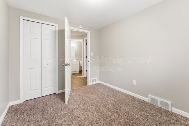 Building Photo - 1016 Montie Rd
