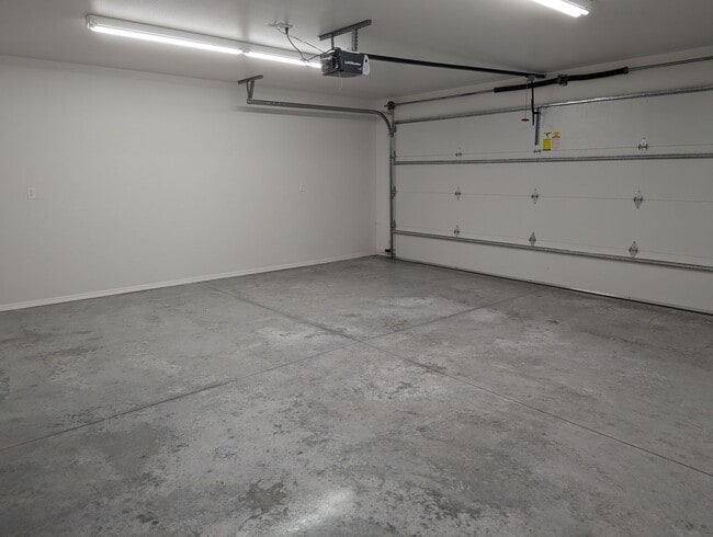 Building Photo - Wonderful 3 bedroom 2 bath Orchards condo