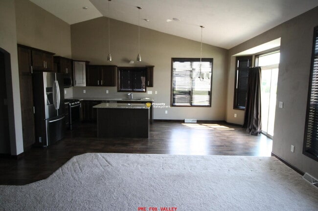 Building Photo - Short Lease Available