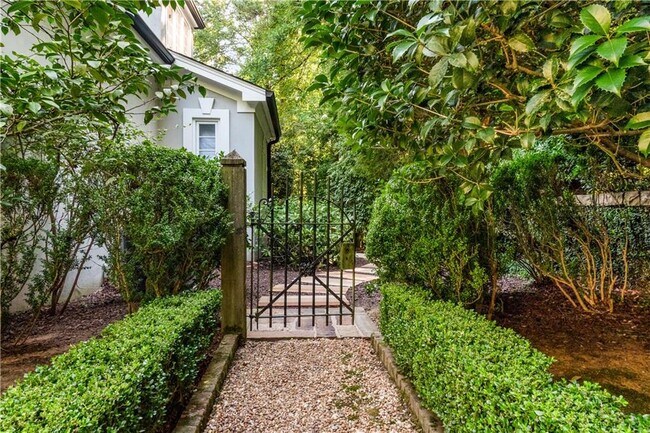 Building Photo - 4224 E Conway Dr NW