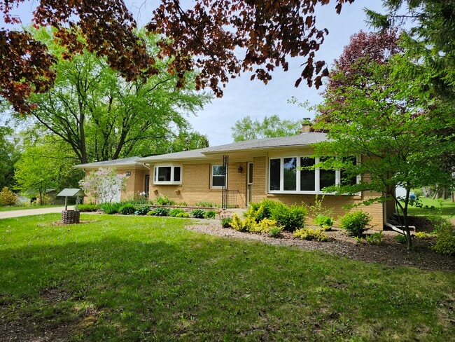 Building Photo - 6618 South Dr