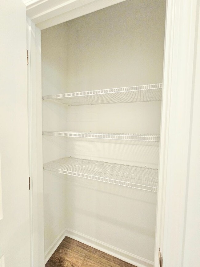 Building Photo - Gated Community with Amenities!