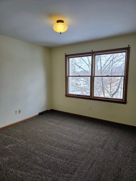 Building Photo - 495 Shadydale Dr