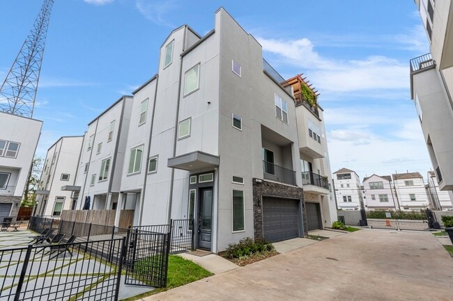 Building Photo - 8409 Hempstead Rd