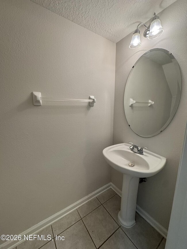 Building Photo - 8428 Thornbush Ct