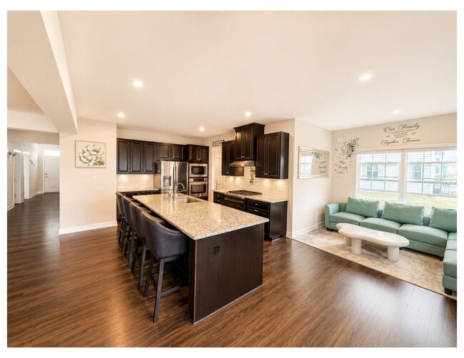 Building Photo - 805 Llanelli Dr