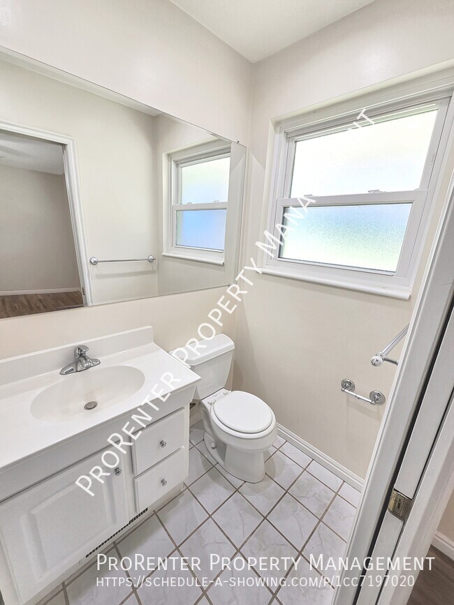 Building Photo - 1094 Beverly Way