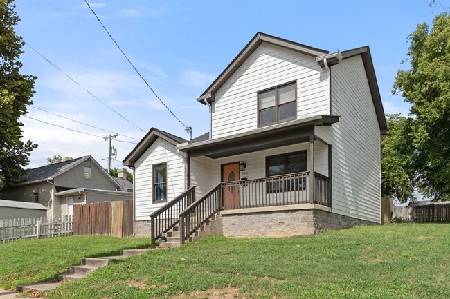 Primary Photo - 1006 10th Ave N