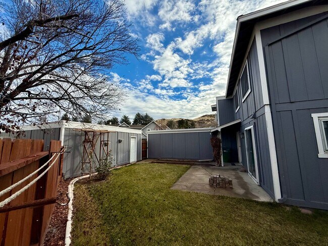 Building Photo - Comfort and Convenience in South Reno Near Huffaker Trailhead