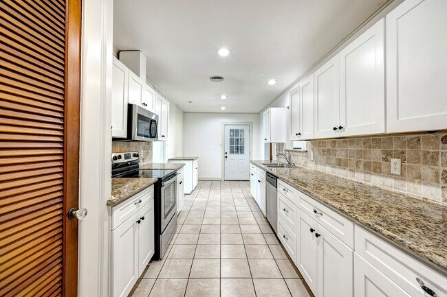 Building Photo - 5004 Holt St