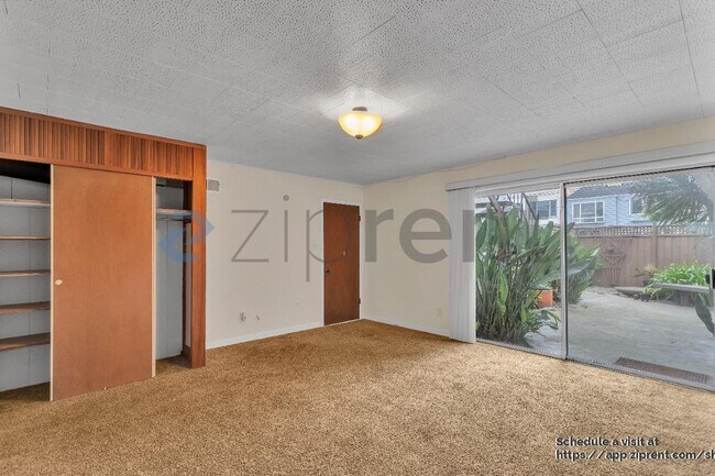 Building Photo - 280 Prague St