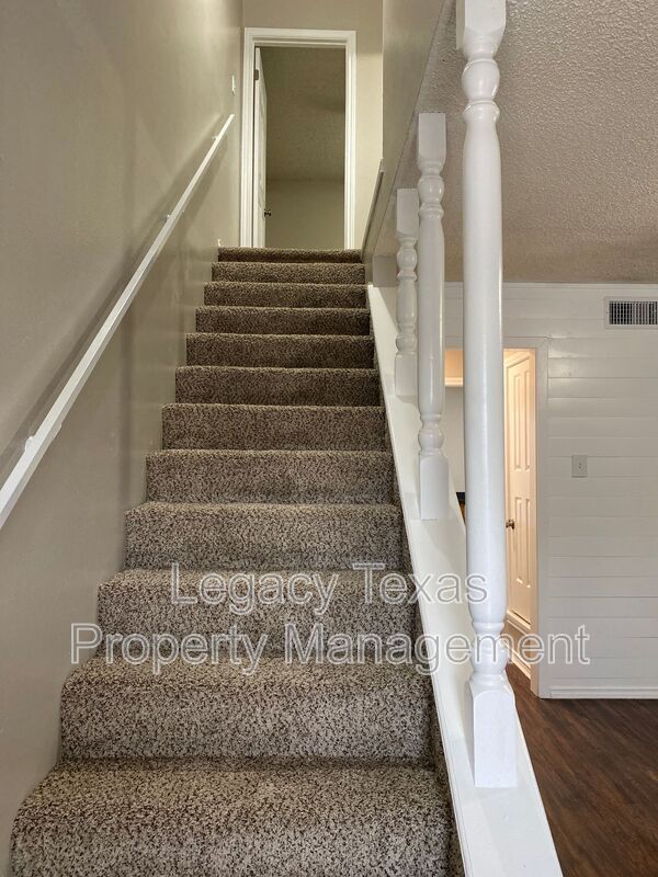Building Photo - 1608 Sun Valley Dr