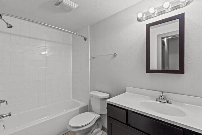 Building Photo - 612 W Texas Ave