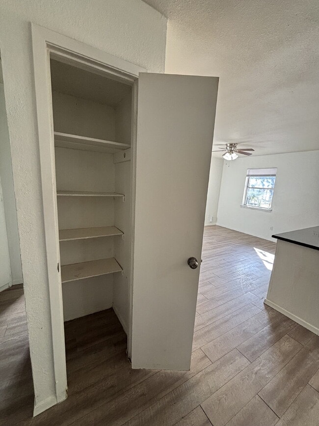 Building Photo - Charming, Updated 2 bed, 1 bath Duplex in ...